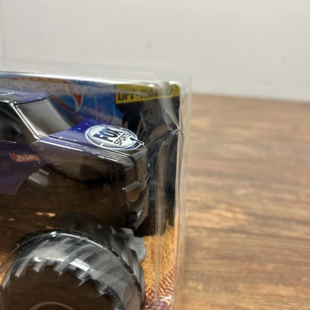 Hot Wheels Monster Jam Cleatus Fox Sports 1‎ True Metal 1:24 New in Box 2014